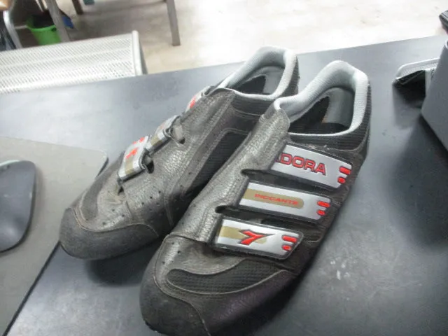 Used Diadora Piccante Cycling Shoes